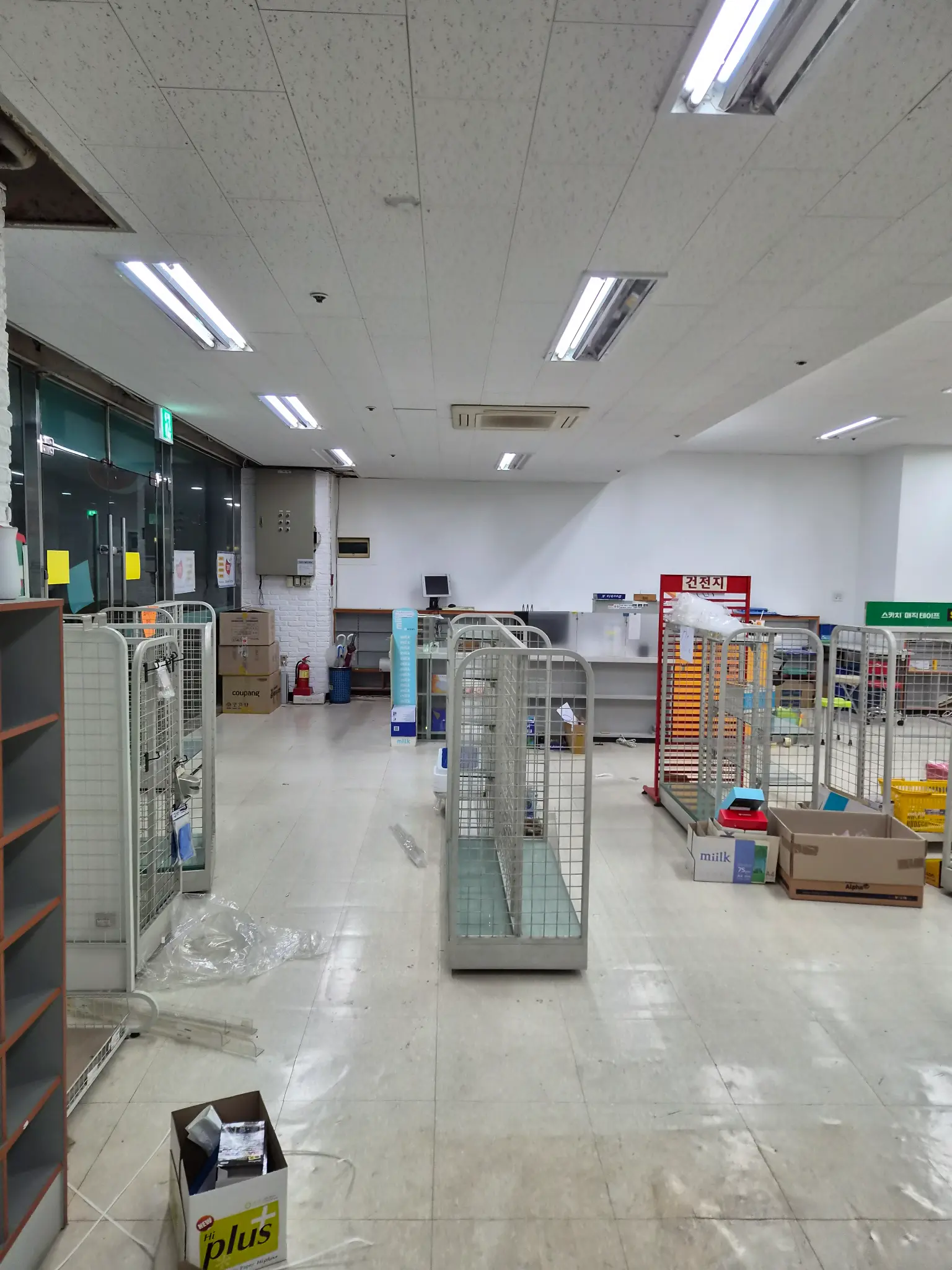 작업 전 - 내부 진열대 2