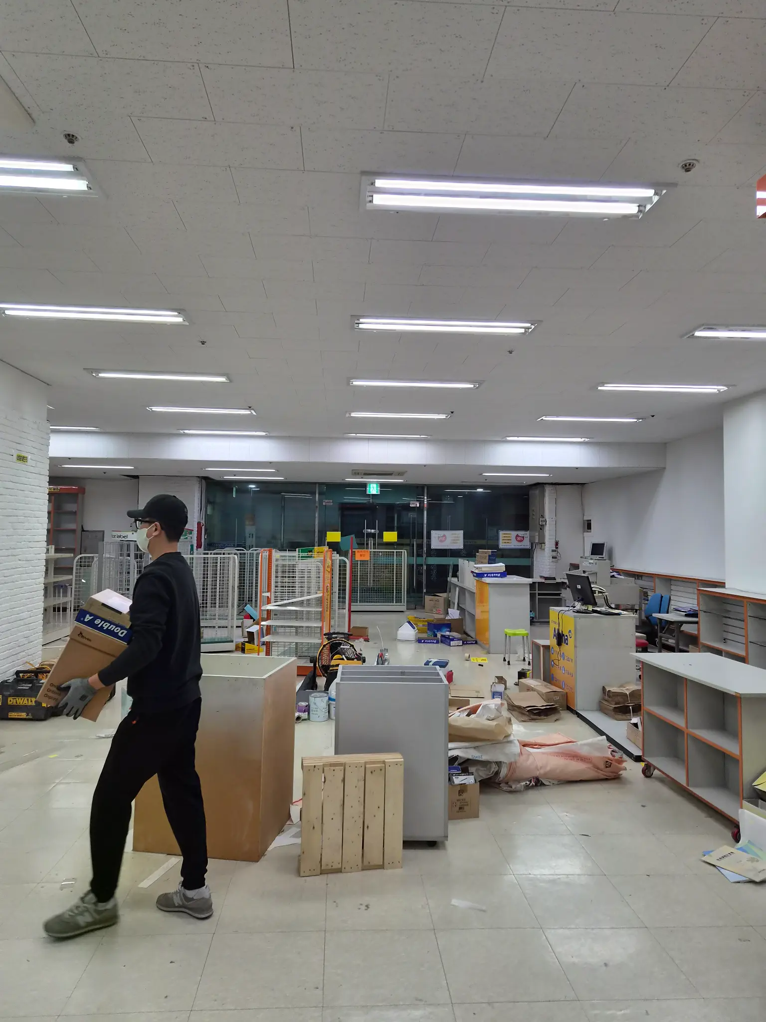 집기 폐기 작업 중 2