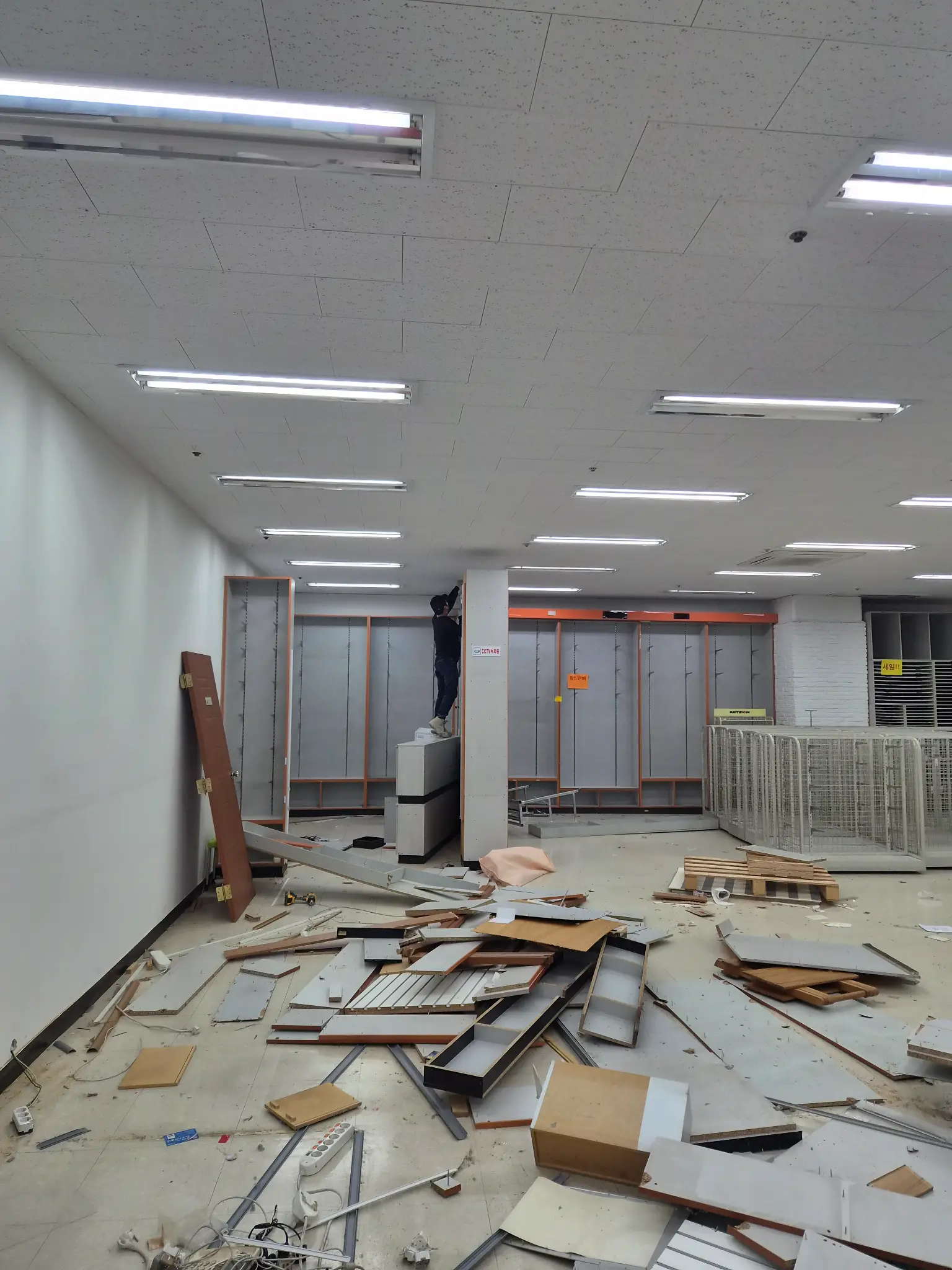 집기 폐기 작업 중 4