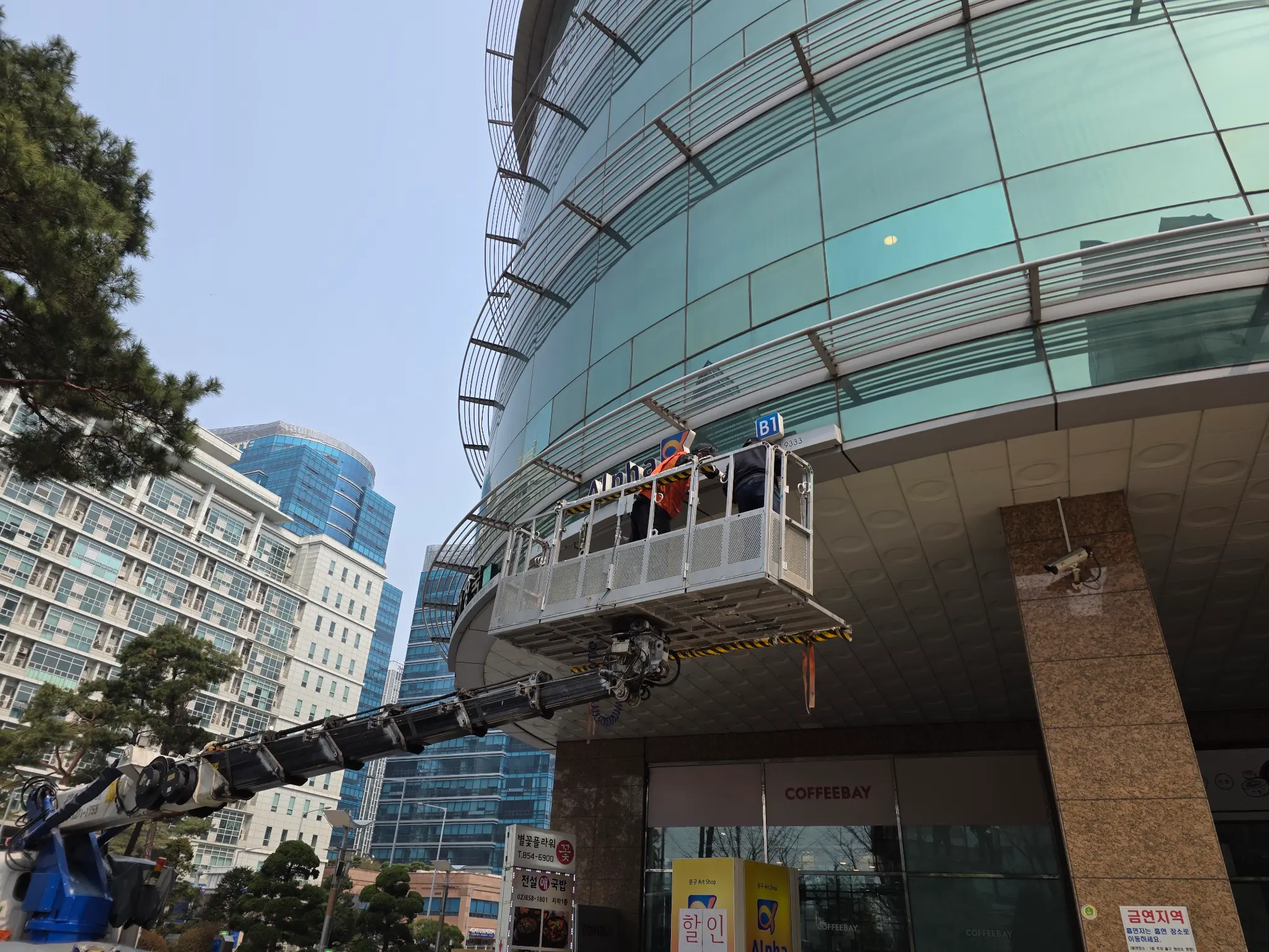 가벽 철거 진행 중 2