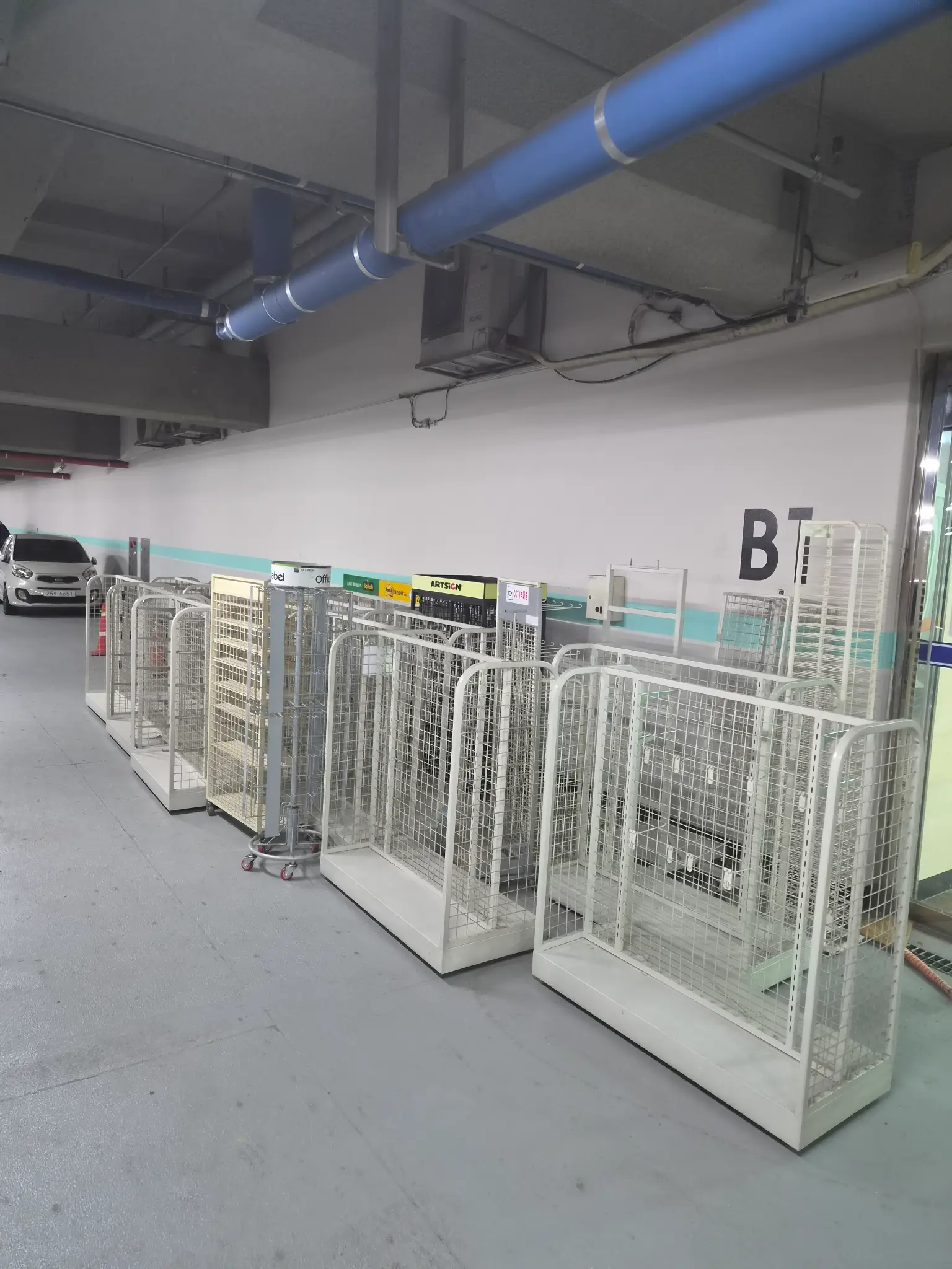 간판 철거 작업