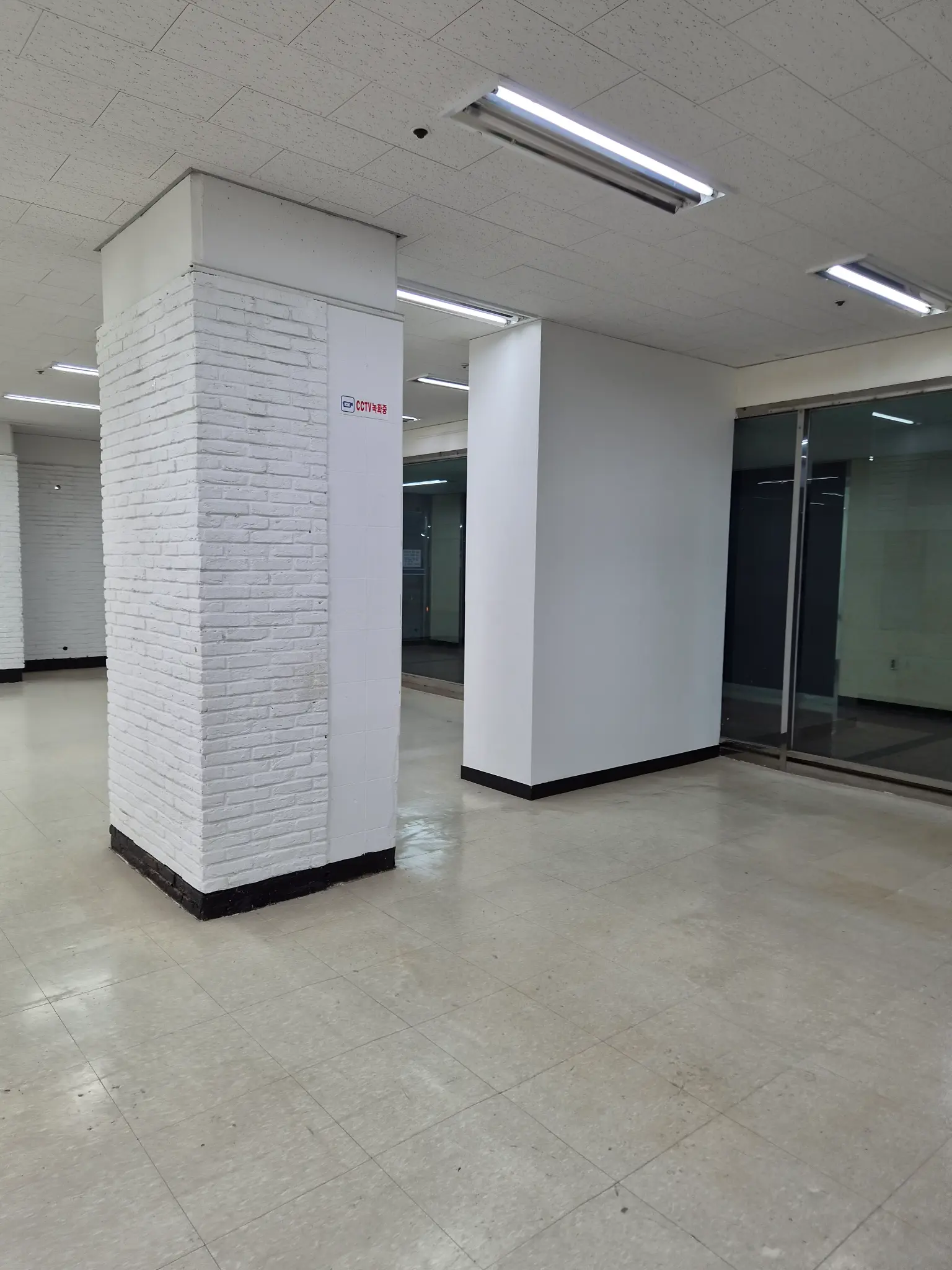 벽 페인트 작업 중 3