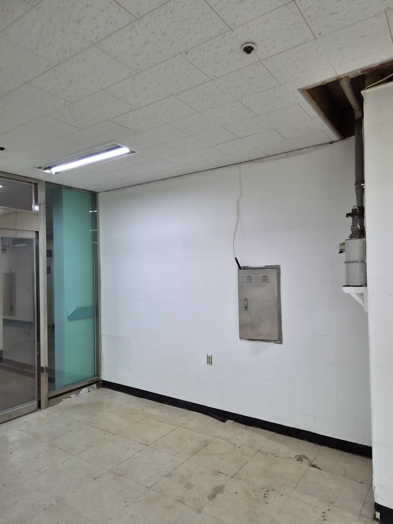 벽 페인트 작업 중 4