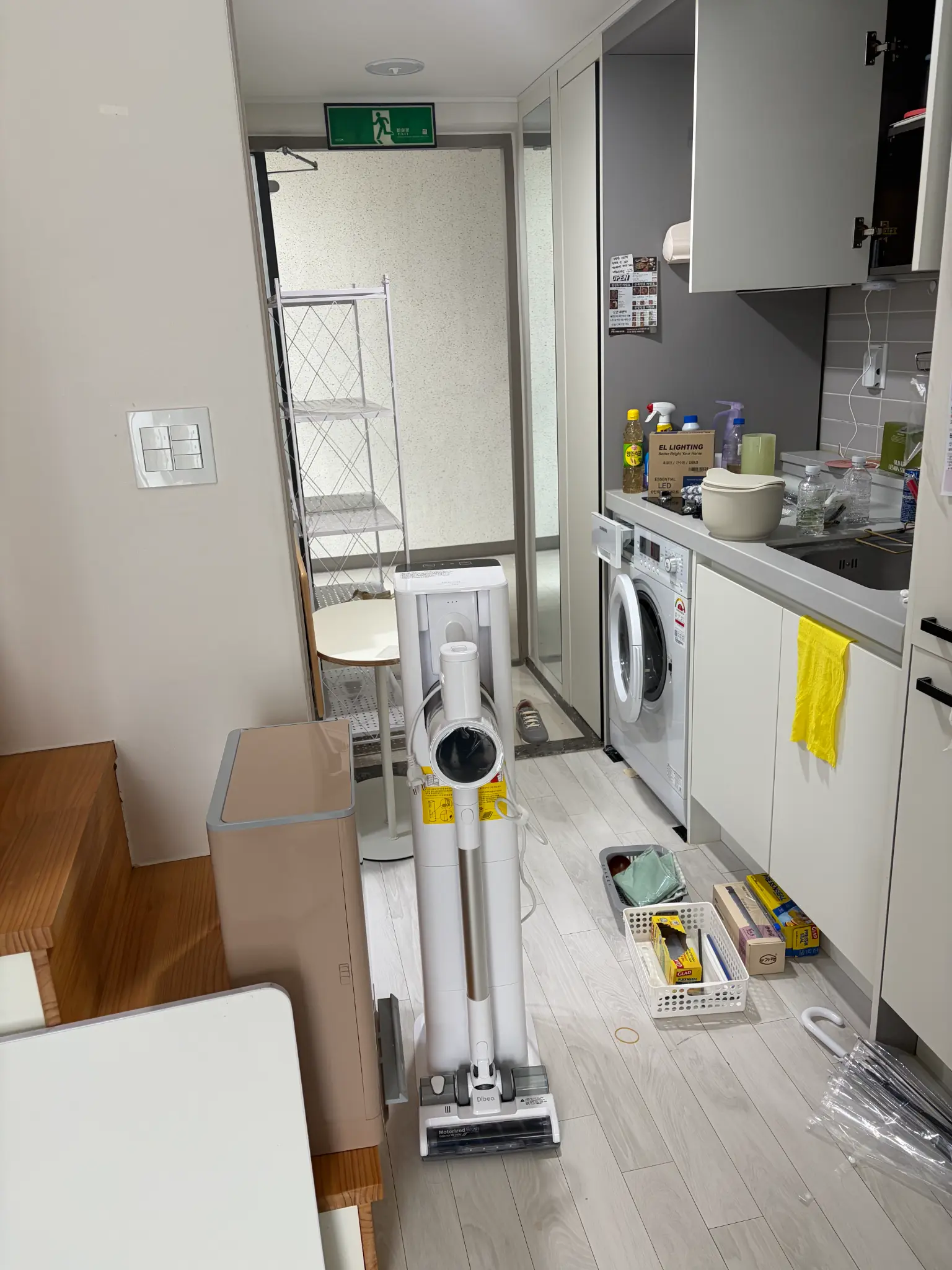 방 내부 짐 가득 (작업 전)