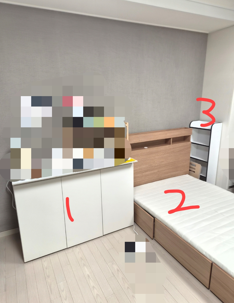 방 내부 짐/가구 (작업 전)