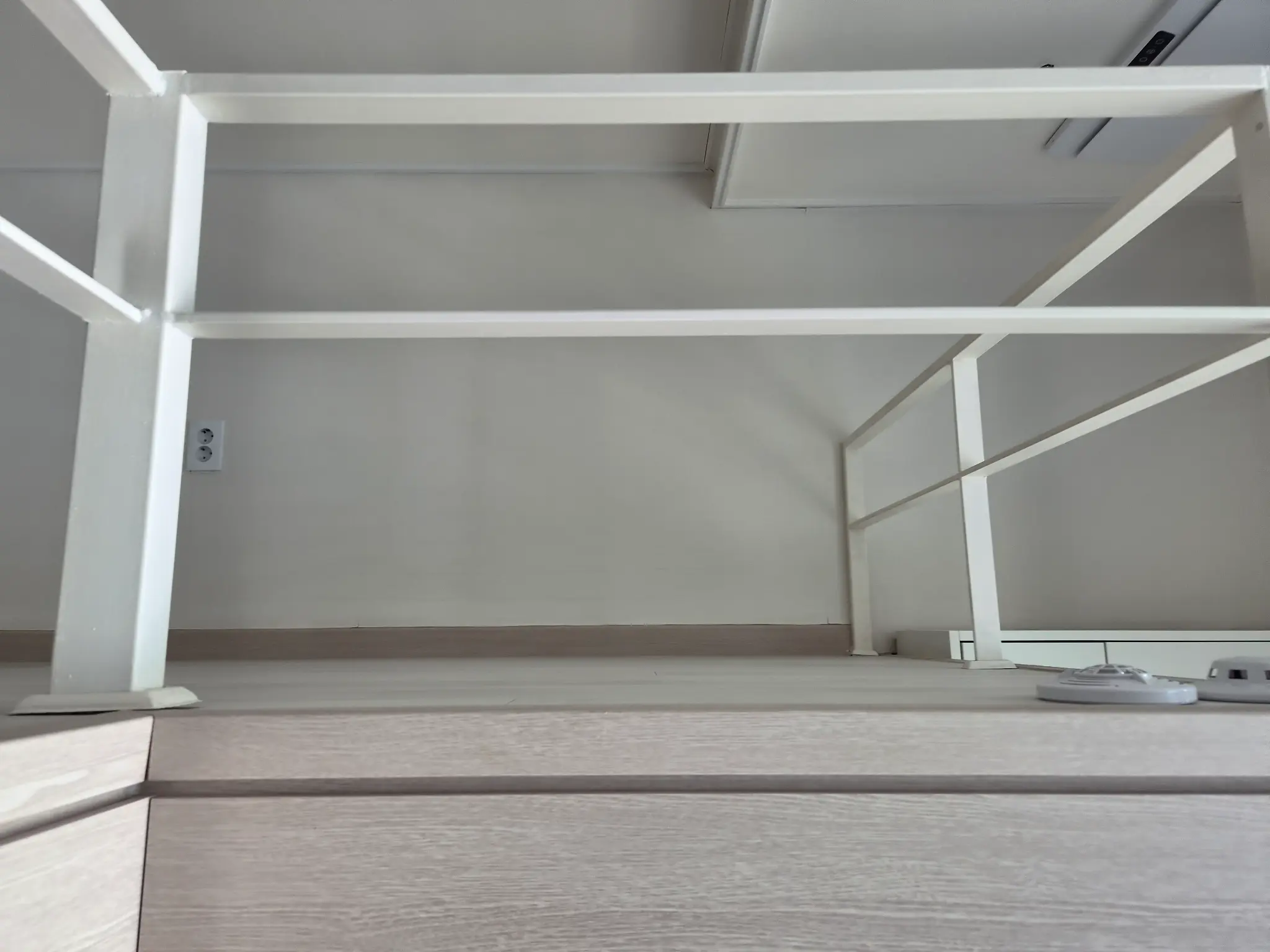 방 내부 짐 가득 (작업 전)