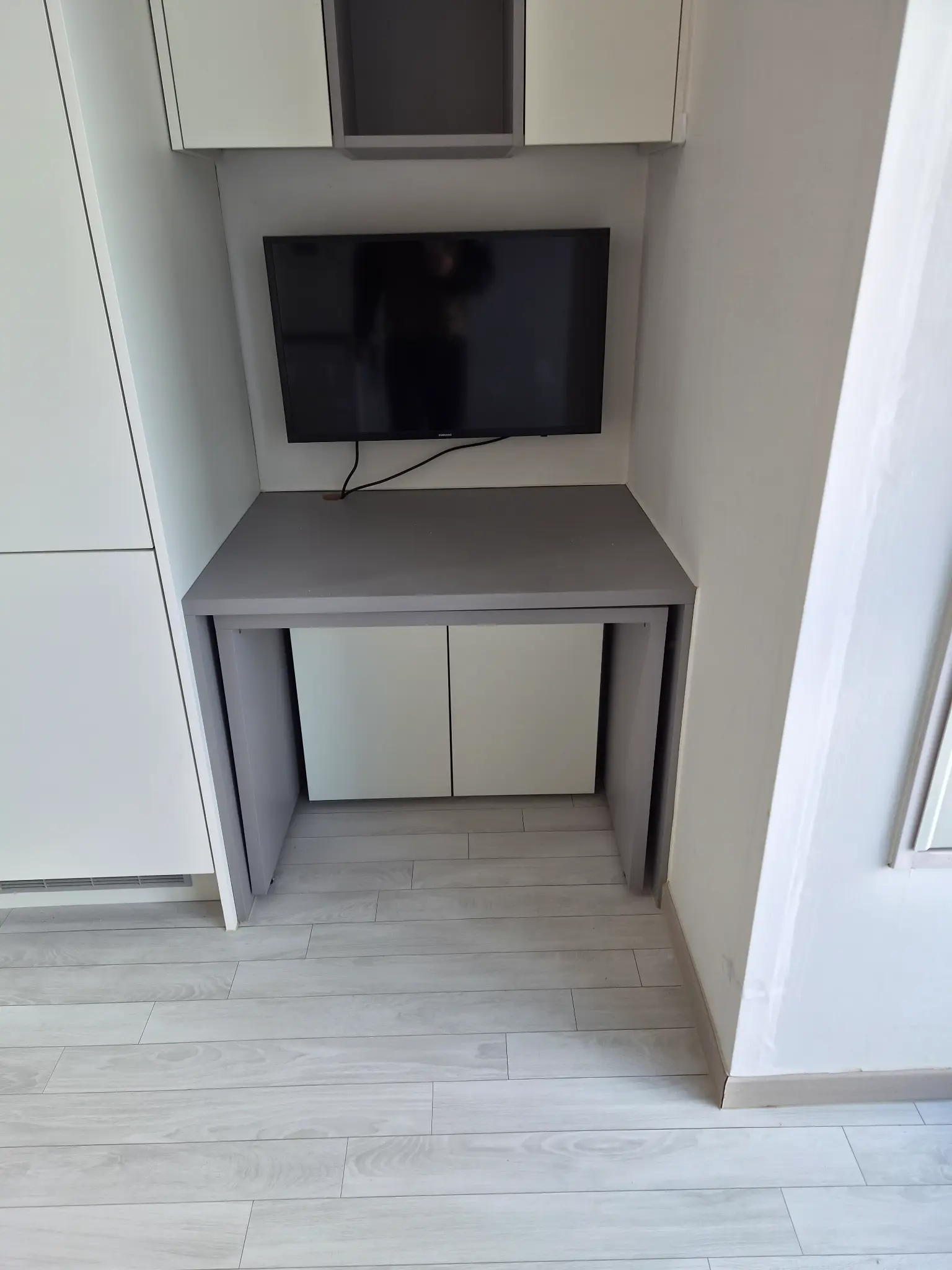 방 내부 짐 가득 (작업 전)