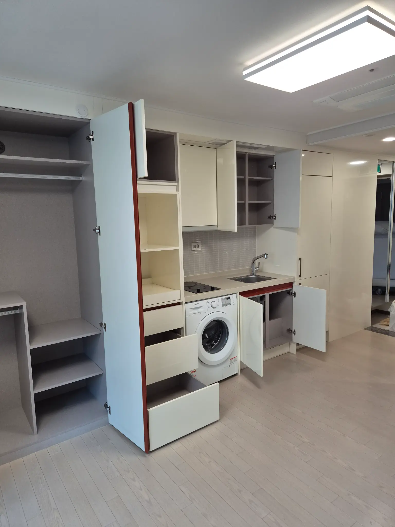 작업 완료 - 방 내부