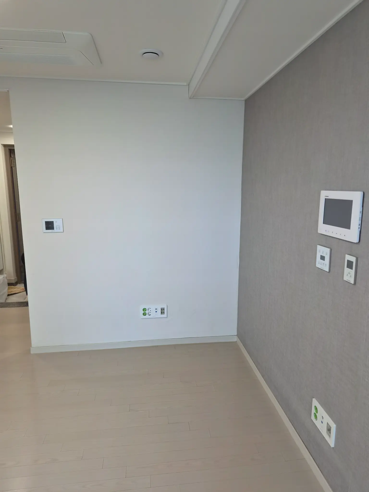 작업 완료 - 방 내부