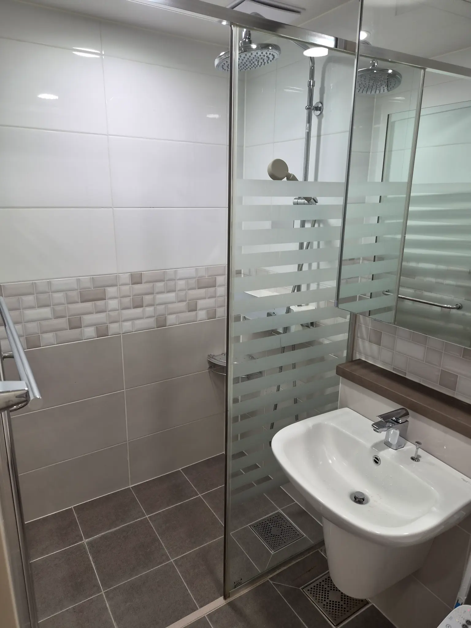 작업 완료 - 방 내부