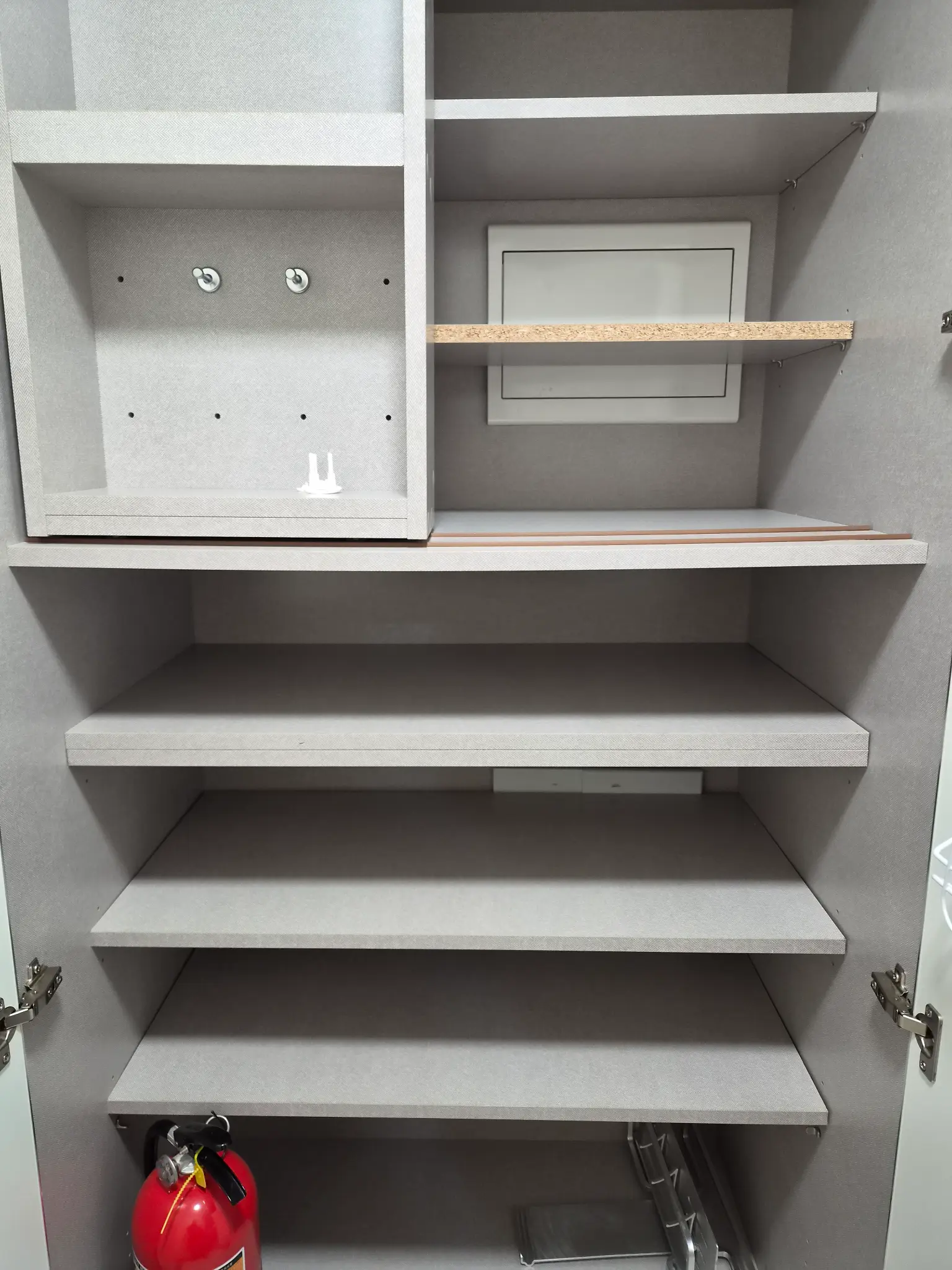 작업 완료 - 수납장/붙박이장 내부